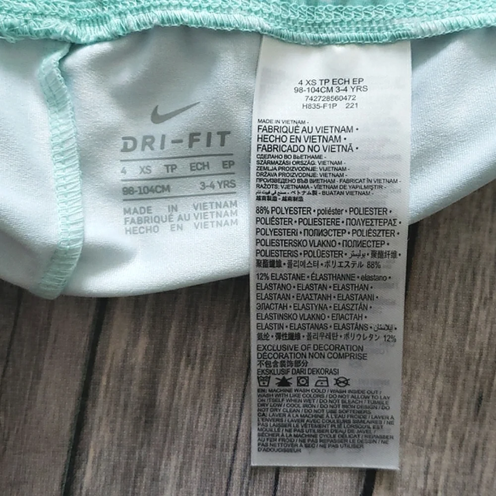 **Size 24M Only**Nike Little Girls Heart Logo Graphic Bike Short Set - Picture 13 of 13